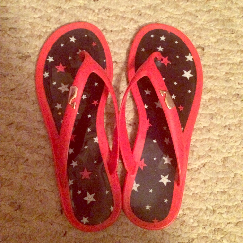 Vineyard vines flip flops
